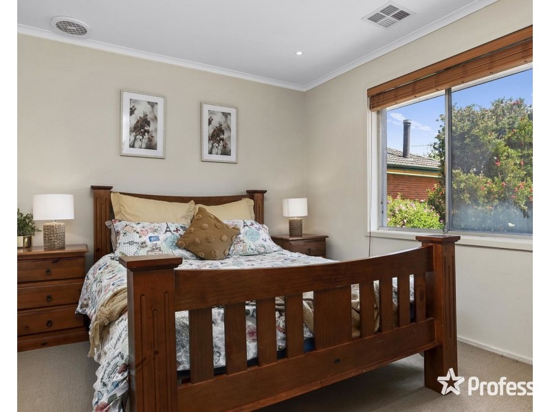 19 Blackburn Road, Mooroolbark VIC 3138