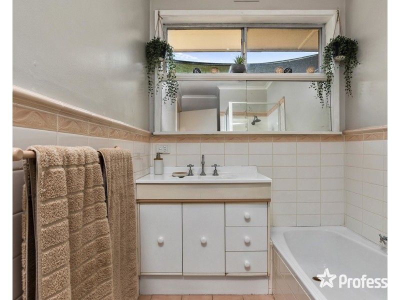 19 Blackburn Road, Mooroolbark VIC 3138