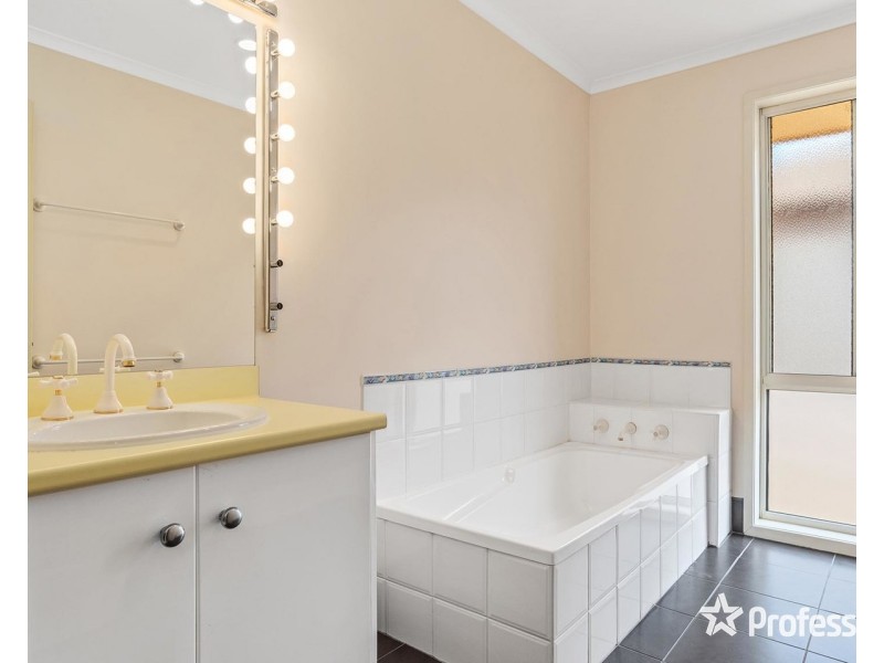 32 Eden Way, Kilsyth VIC 3137