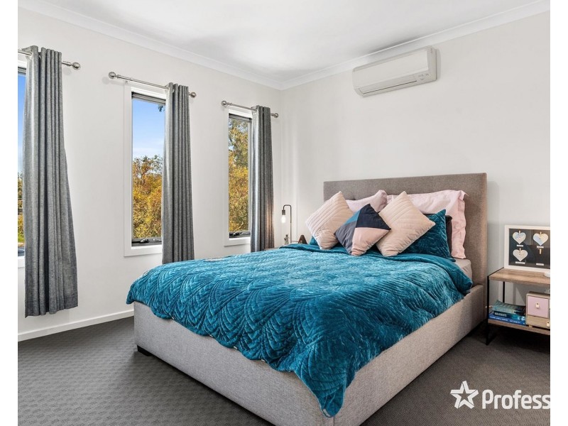 5 Lithgow Way, Mooroolbark VIC 3138