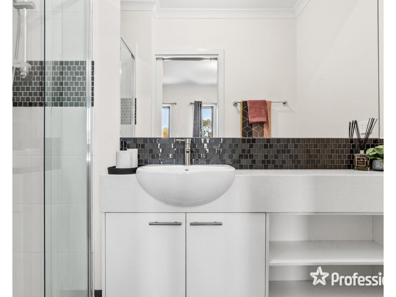 5 Lithgow Way, Mooroolbark VIC 3138