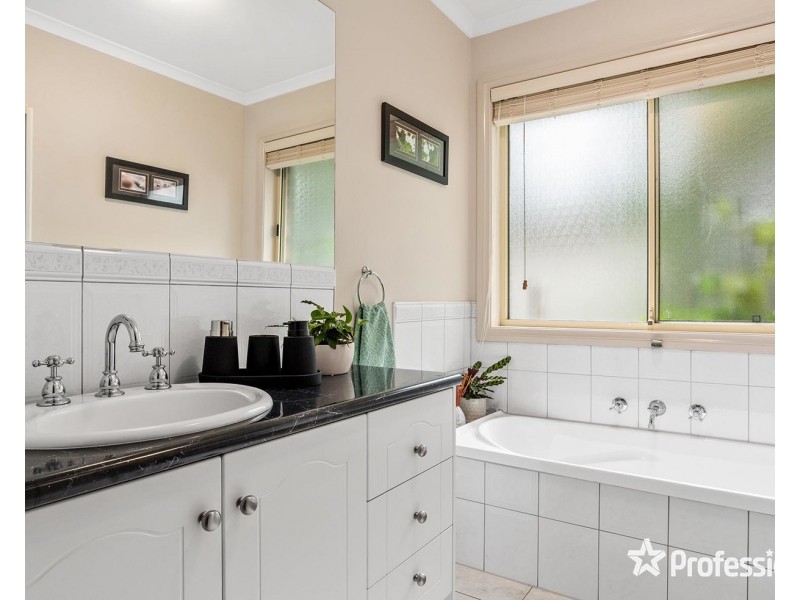 21 Goldentree Drive, Chirnside Park VIC 3116