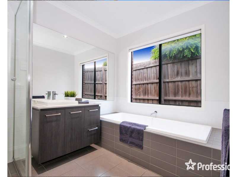 5 Empire Drive, Mooroolbark VIC 3138