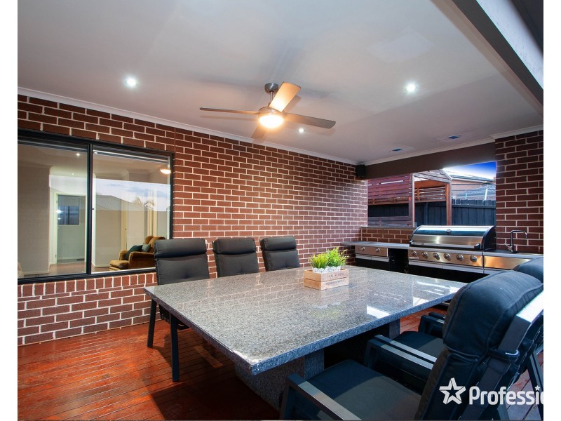 5 Empire Drive, Mooroolbark VIC 3138