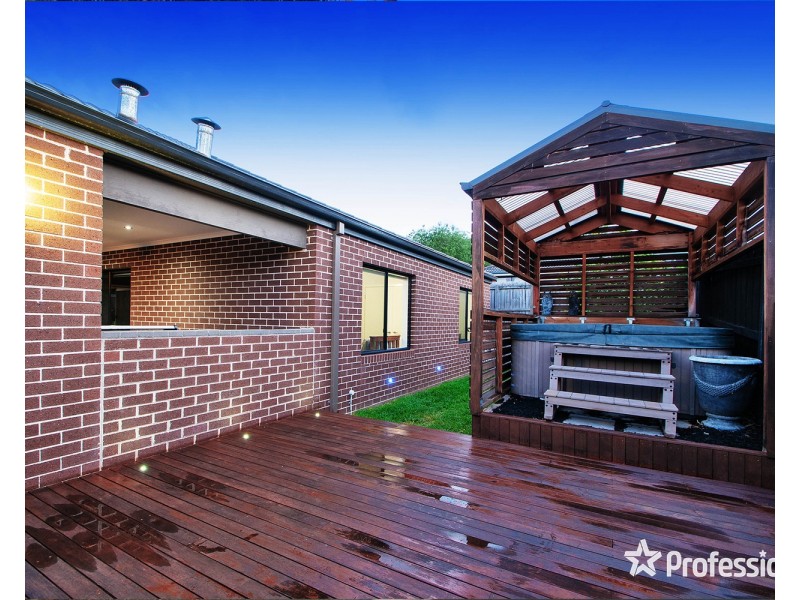 5 Empire Drive, Mooroolbark VIC 3138