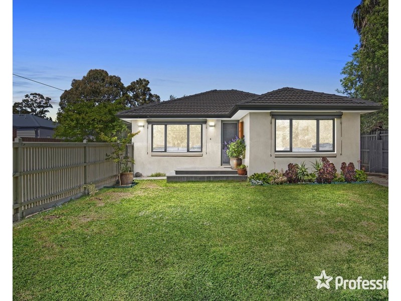 18 Blackburn Road, Mooroolbark VIC 3138
