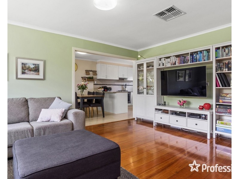 18 Blackburn Road, Mooroolbark VIC 3138