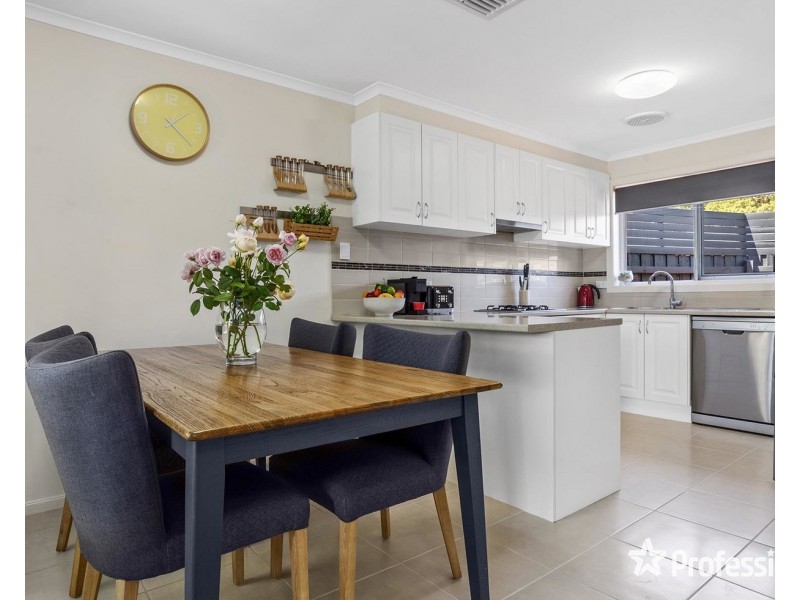 18 Blackburn Road, Mooroolbark VIC 3138