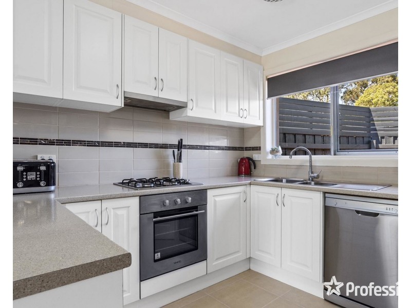 18 Blackburn Road, Mooroolbark VIC 3138