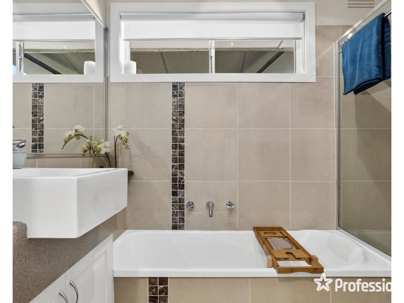 18 Blackburn Road, Mooroolbark VIC 3138