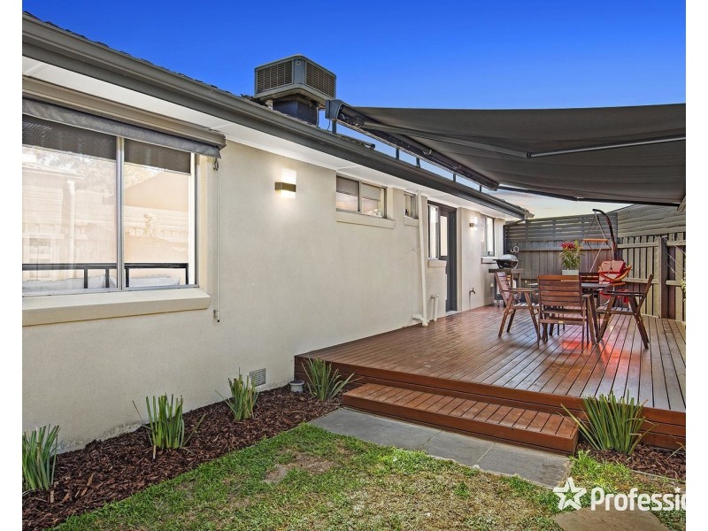 18 Blackburn Road, Mooroolbark VIC 3138