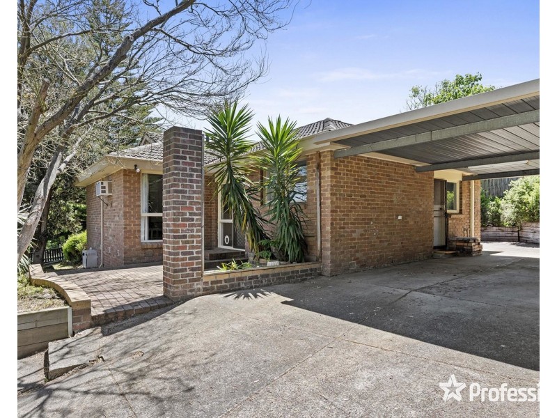 32 Meadowlark Lane, Mooroolbark VIC 3138