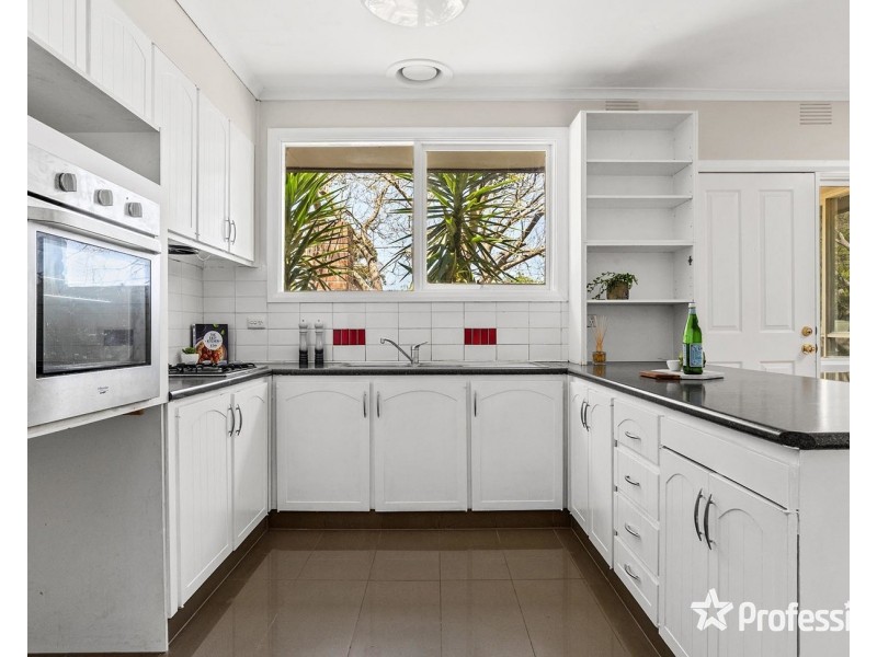 32 Meadowlark Lane, Mooroolbark VIC 3138