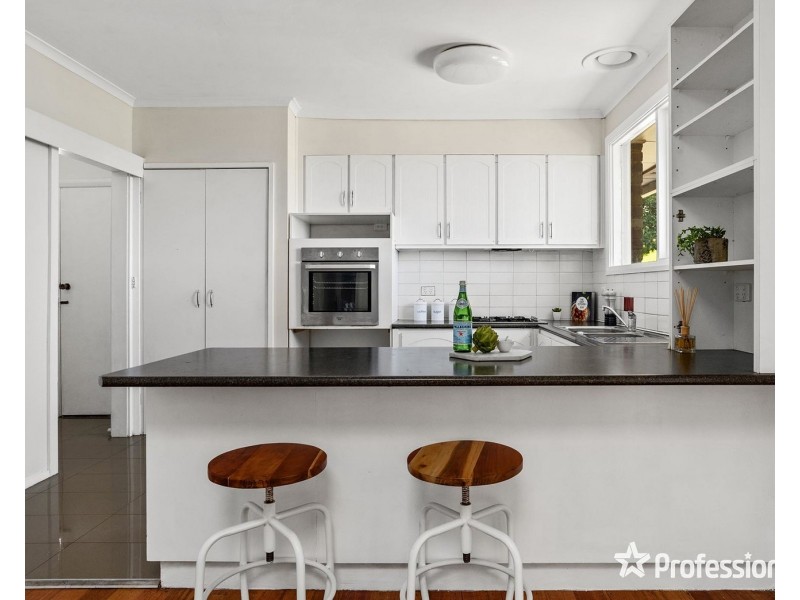 32 Meadowlark Lane, Mooroolbark VIC 3138