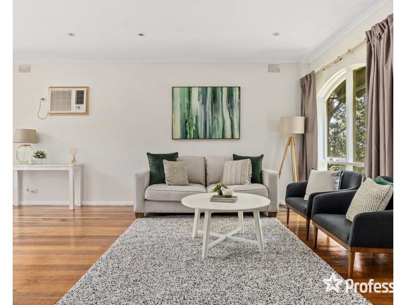 32 Meadowlark Lane, Mooroolbark VIC 3138