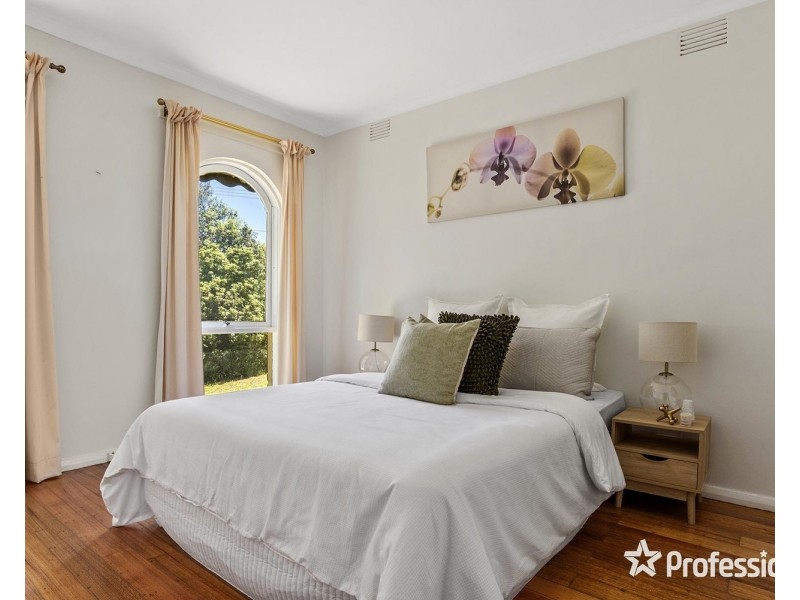 32 Meadowlark Lane, Mooroolbark VIC 3138