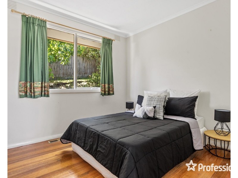 32 Meadowlark Lane, Mooroolbark VIC 3138