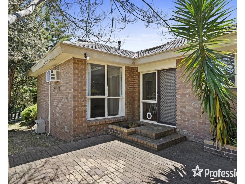 32 Meadowlark Lane, Mooroolbark VIC 3138