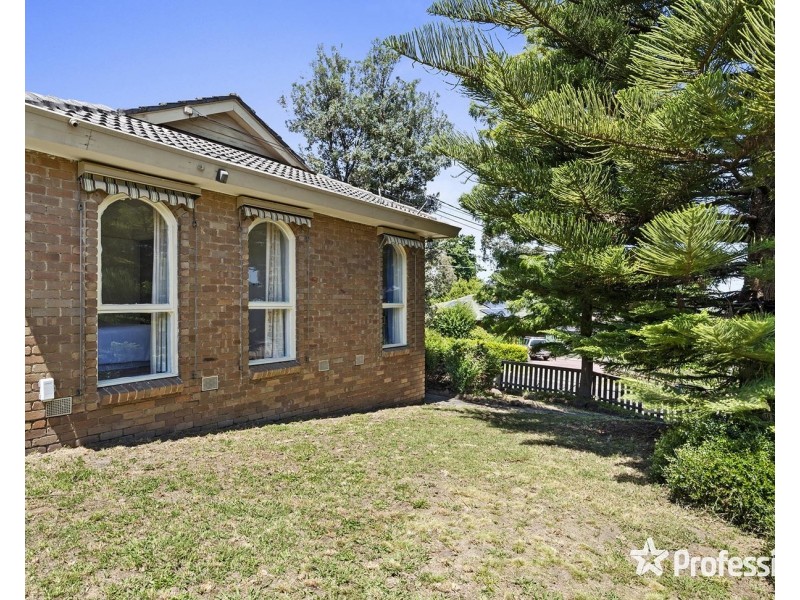 32 Meadowlark Lane, Mooroolbark VIC 3138