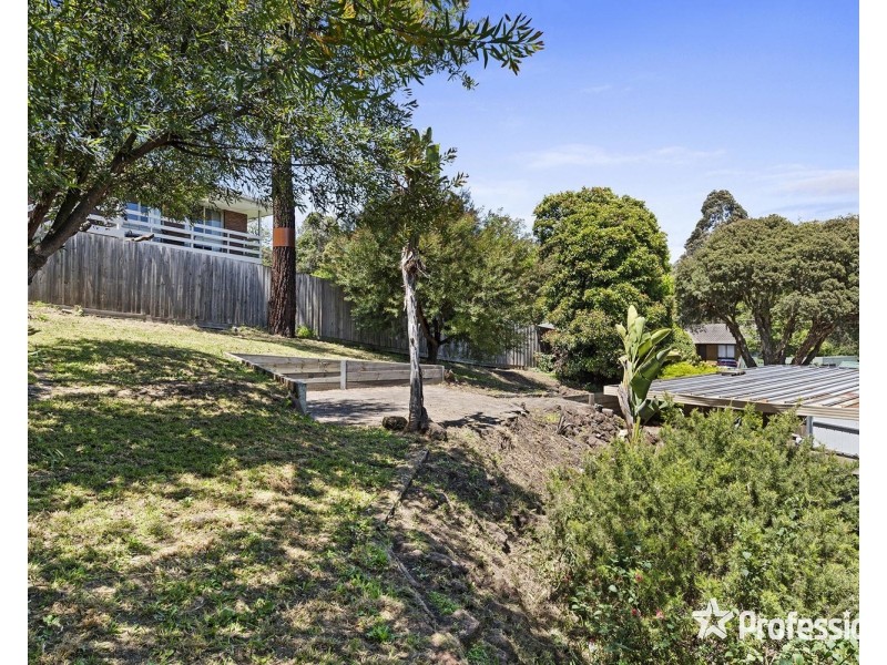 32 Meadowlark Lane, Mooroolbark VIC 3138