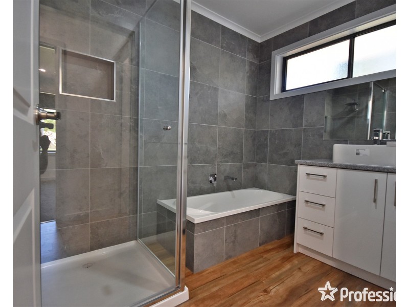 3 Uralla Court, Mooroolbark VIC 3138