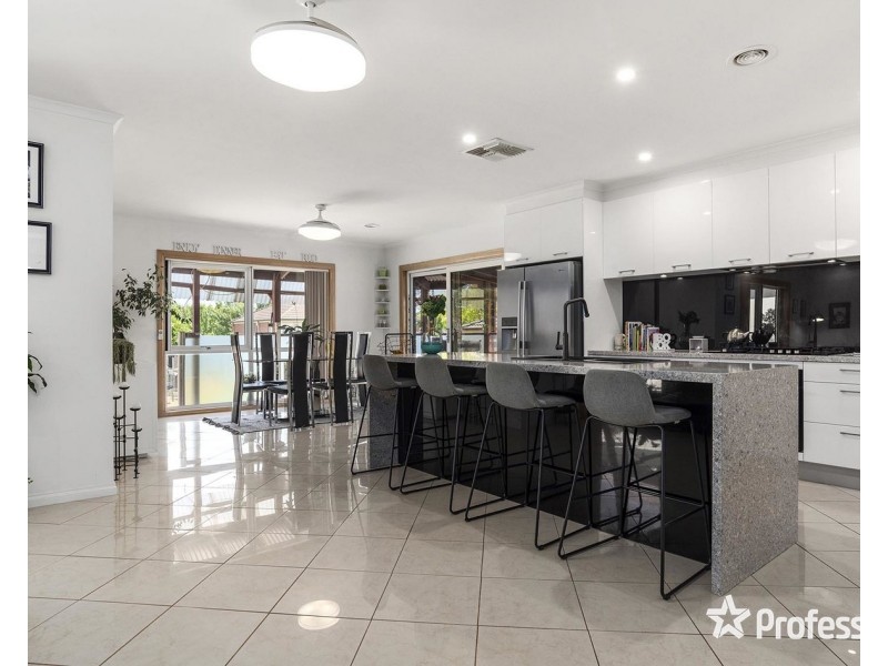 15 Regency Rise, Chirnside Park VIC 3116