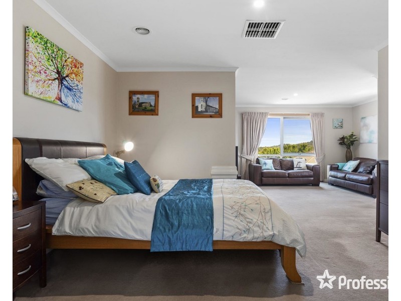 15 Regency Rise, Chirnside Park VIC 3116