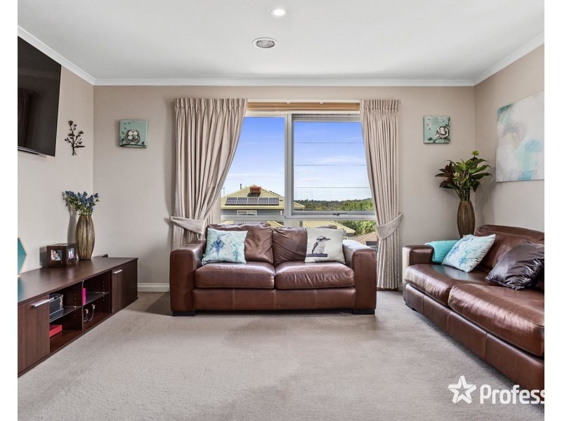 15 Regency Rise, Chirnside Park VIC 3116