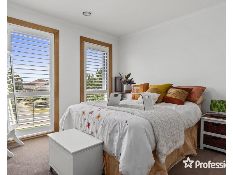 15 Regency Rise, Chirnside Park VIC 3116