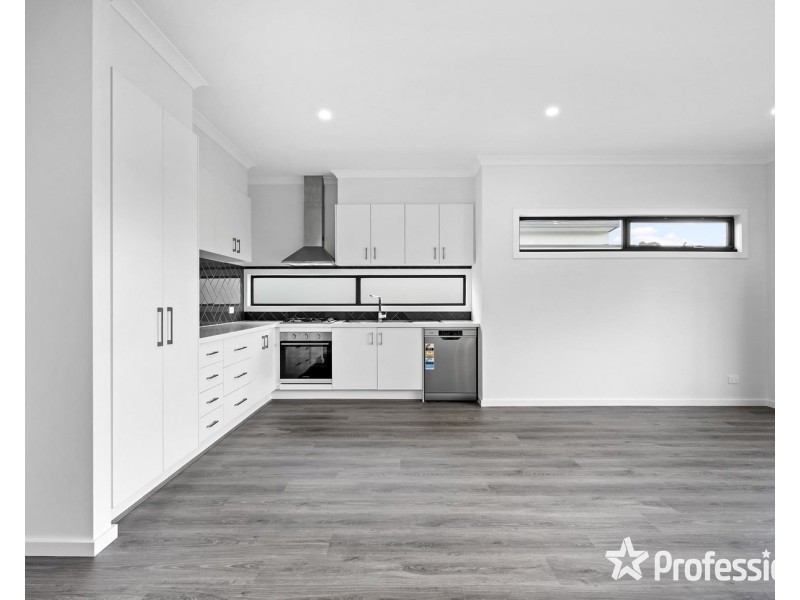 2 Lotus Close, Mooroolbark VIC 3138