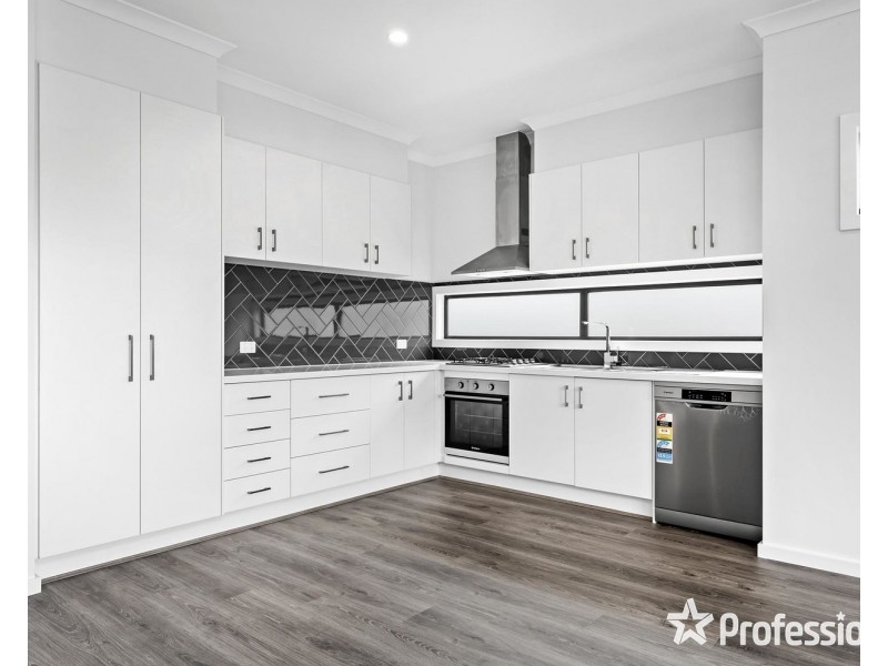 2 Lotus Close, Mooroolbark VIC 3138