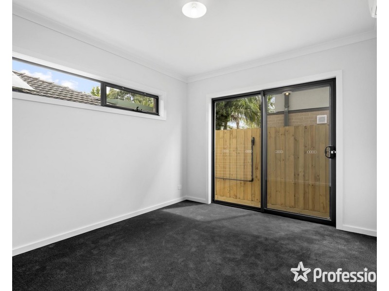 2 Lotus Close, Mooroolbark VIC 3138