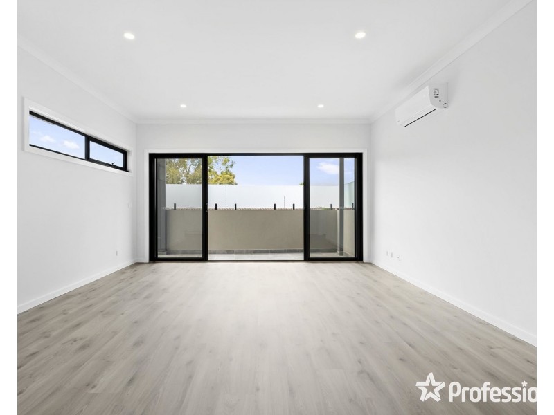 2 Lotus Close, Mooroolbark VIC 3138