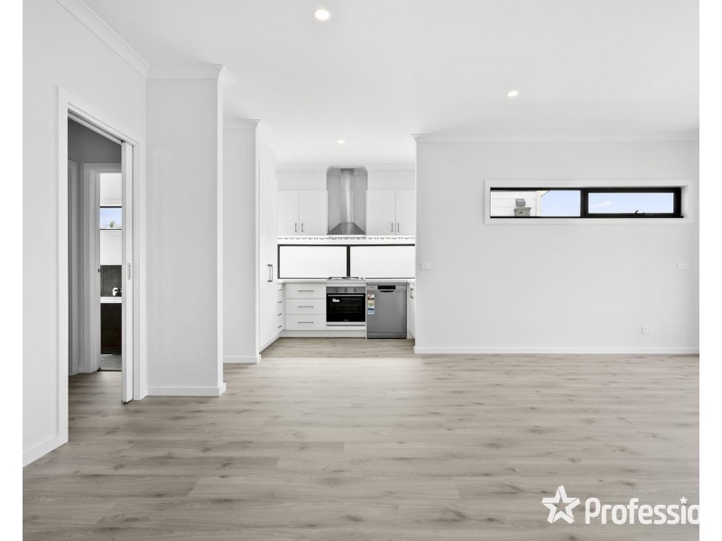 2 Lotus Close, Mooroolbark VIC 3138