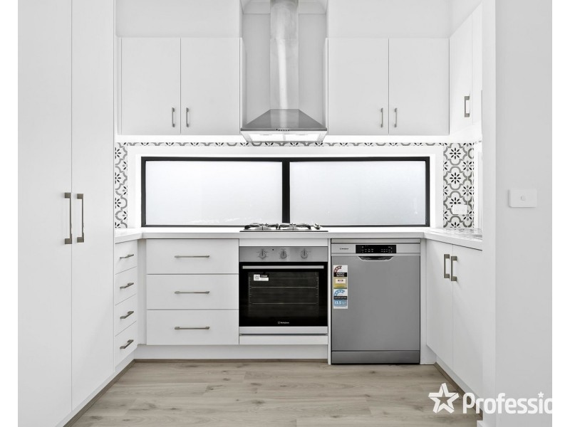 2 Lotus Close, Mooroolbark VIC 3138