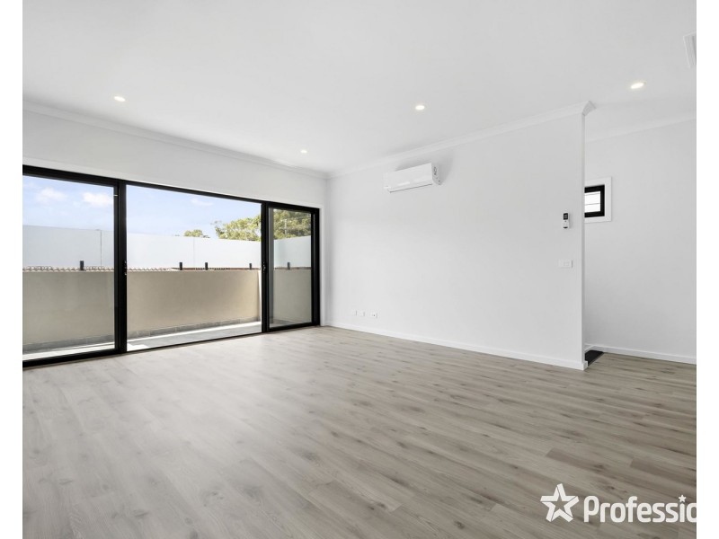 2 Lotus Close, Mooroolbark VIC 3138