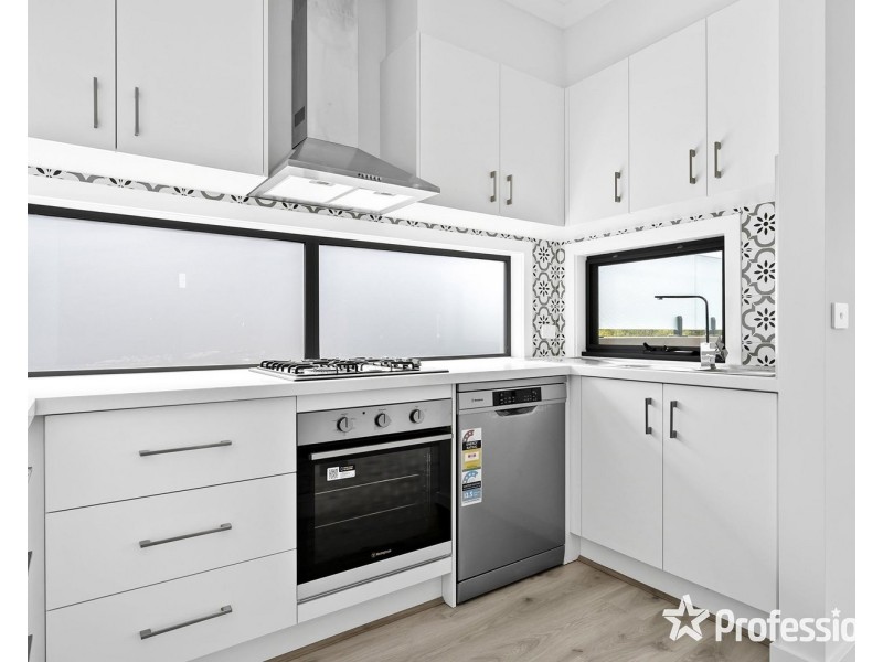 2 Lotus Close, Mooroolbark VIC 3138