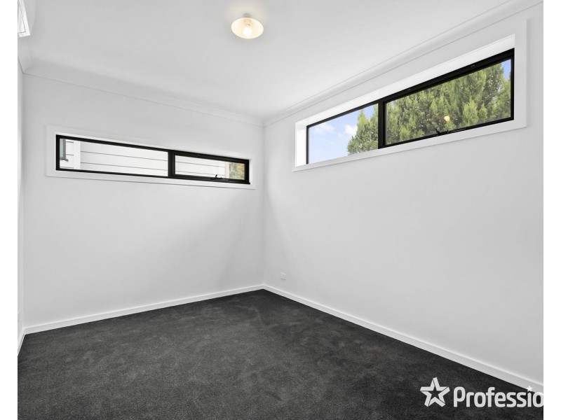 2 Lotus Close, Mooroolbark VIC 3138