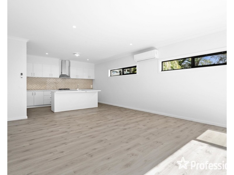 2 Lotus Close, Mooroolbark VIC 3138