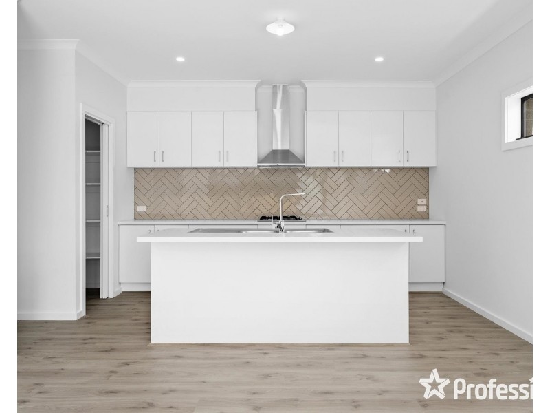 2 Lotus Close, Mooroolbark VIC 3138