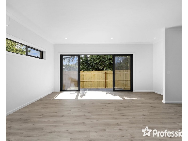 2 Lotus Close, Mooroolbark VIC 3138