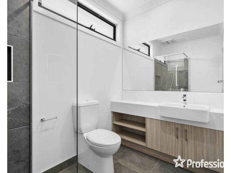 2 Lotus Close, Mooroolbark VIC 3138