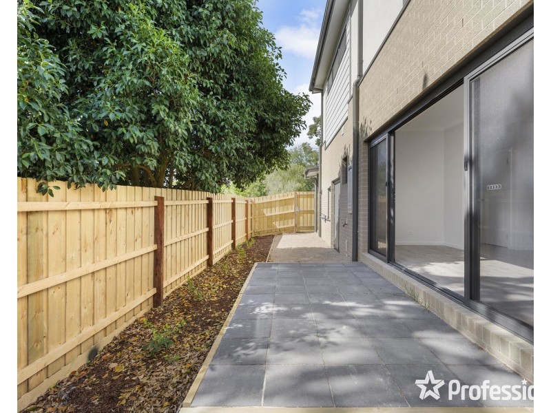 2 Lotus Close, Mooroolbark VIC 3138