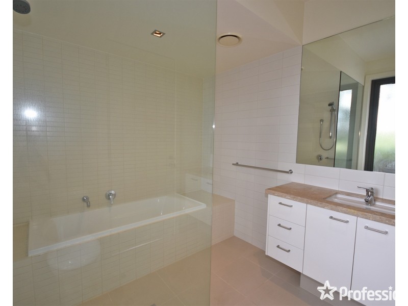 34  Oak Court, Chirnside Park VIC 3116