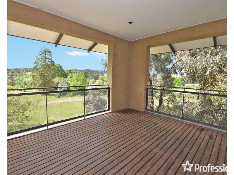 34  Oak Court, Chirnside Park VIC 3116