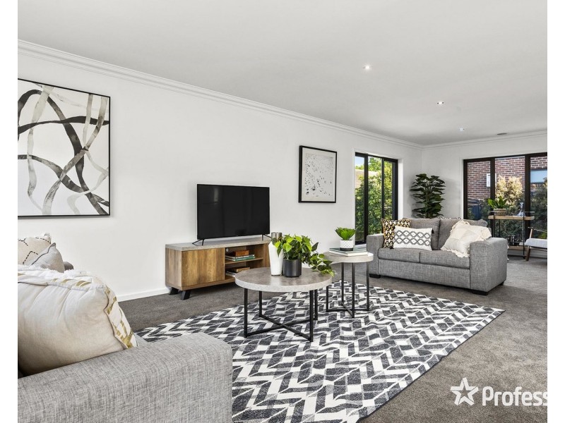 9a Holmes Road, Mooroolbark VIC 3138