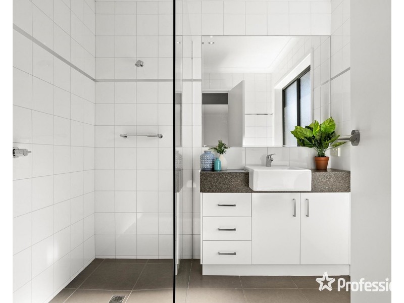 9a Holmes Road, Mooroolbark VIC 3138