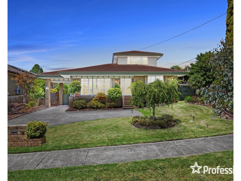 16 Bimbadeen Drive, Mooroolbark VIC 3138