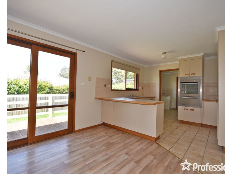 6/7 Read Road, Seville VIC 3139