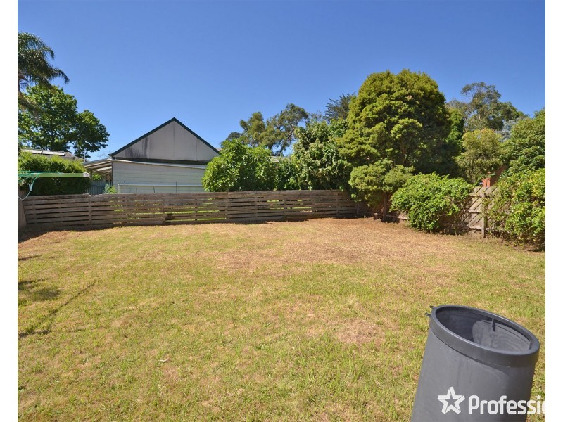 6/7 Read Road, Seville VIC 3139